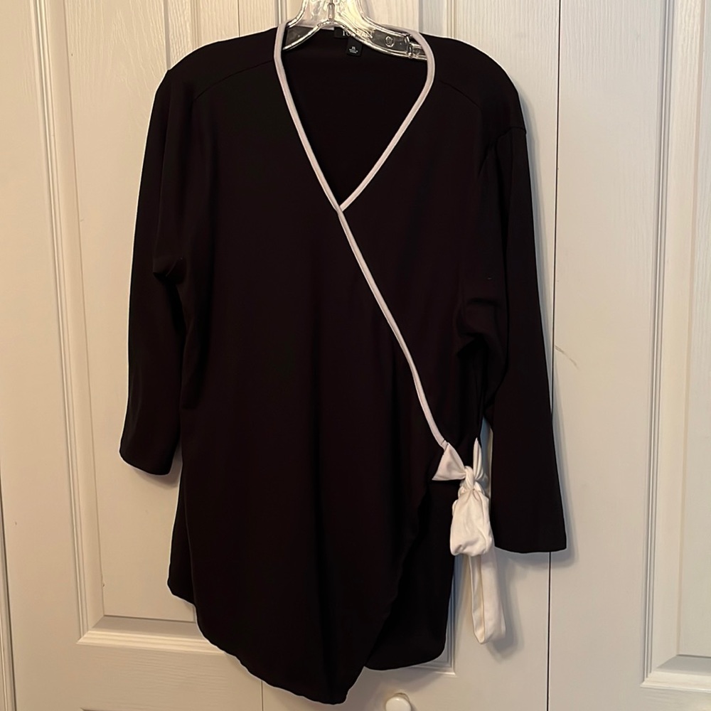 Roz & Ali Black long sleeve top with side tie
